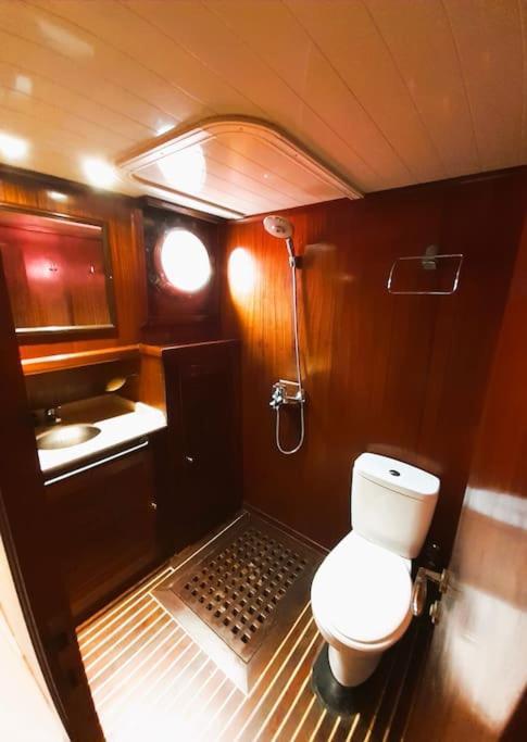 Adara Yacht - Big Turkish Gulet Botel Barcelona